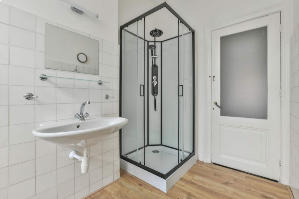 shower-box-modern-bathroom (1).jpg