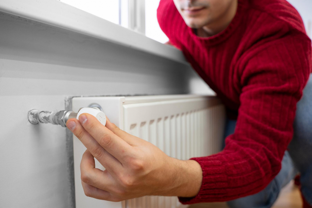 close-up-man-using-rotary-switch (1).jpg close-up-man-using-rotary-switch (1).jpg